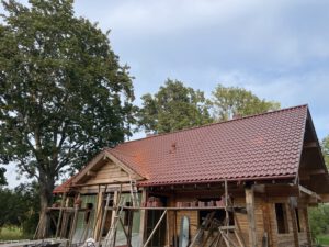 Read more about the article Māla dakstiņu jumta montāža.