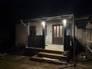 Read more about the article Jumta demontāža un montāža. Piebūves izbūvēšana.